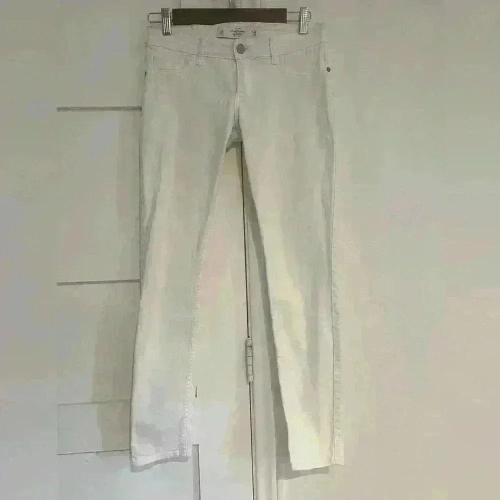 Abercrombie and Fitch White Skinny Leg Jeans- Size 0R- 25/29 length- EUC